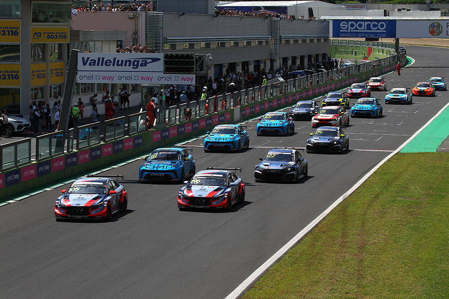 The 2024 season gets underway at Vallelunga - FIA TCR World Tour