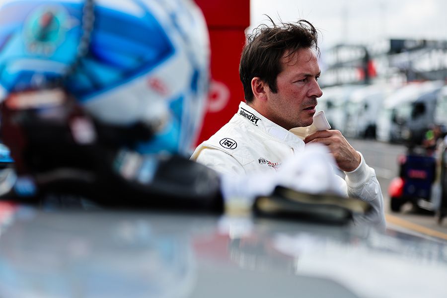 A foot injury prevents Vernay from racing in Valencia
