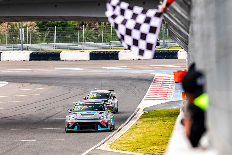 Comte wins Race 2 from SP Compétition teammate Vernay 