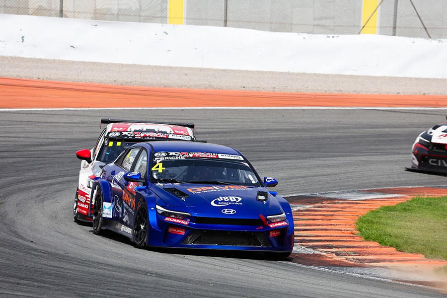 Julien Briché’s penalty shakes up the grid for Valencia Race 2