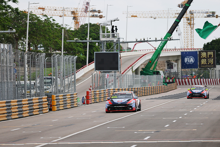 Mikel Azcona and Norbert Michelisz lead practice at Macau