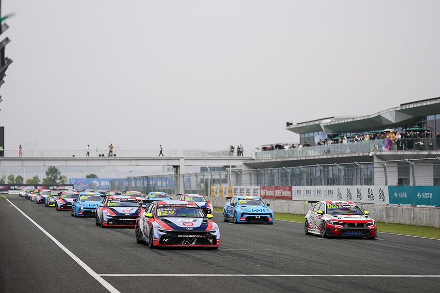 Fastest lap in Race 1 is worth one place up on the grid for Race 2