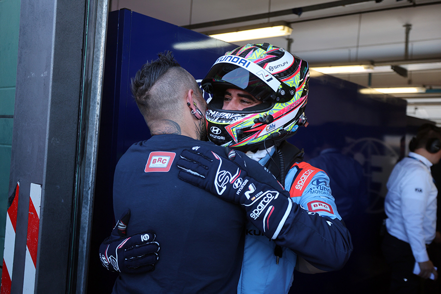 Mikel Azcona: &ldquo;Good to start the season with pole!&rdquo;