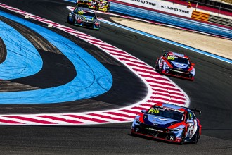 Mikel Azcona grabs the pole position at Paul Ricard
