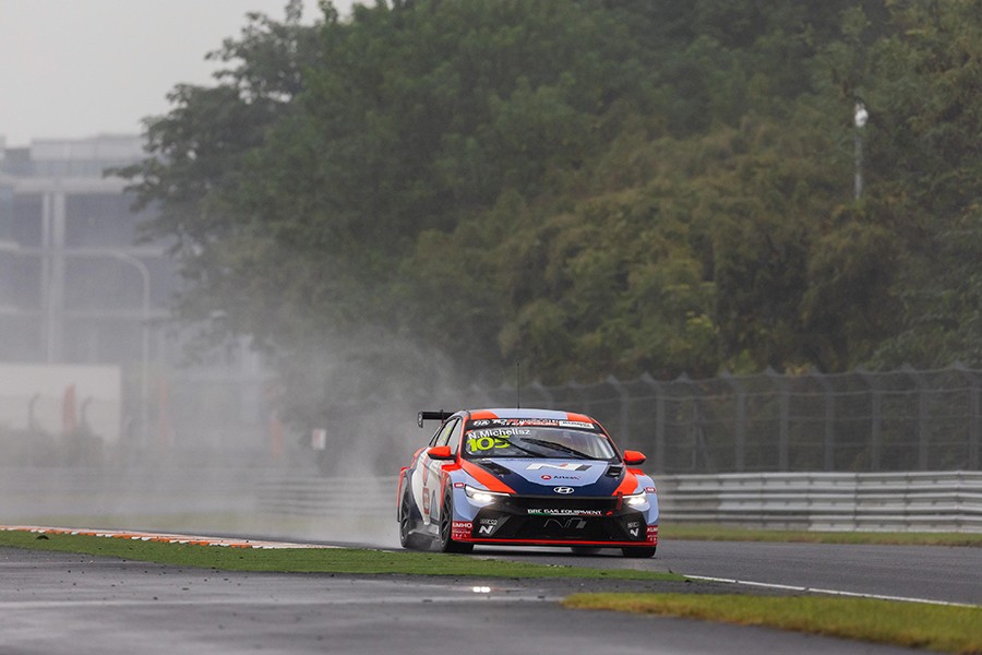 Norbert Michelisz masters the rain in Zhejiang Qualifying